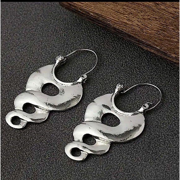 Silver Swirl Boho Earrings Geometric Irregular Dangle - Picture 5 of 6